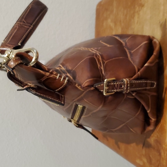 Dooney & Bourke leather purse. Must see - BENEFITS RESCUE DOGS= CLOSET CLOSING - Picture 4 of 16